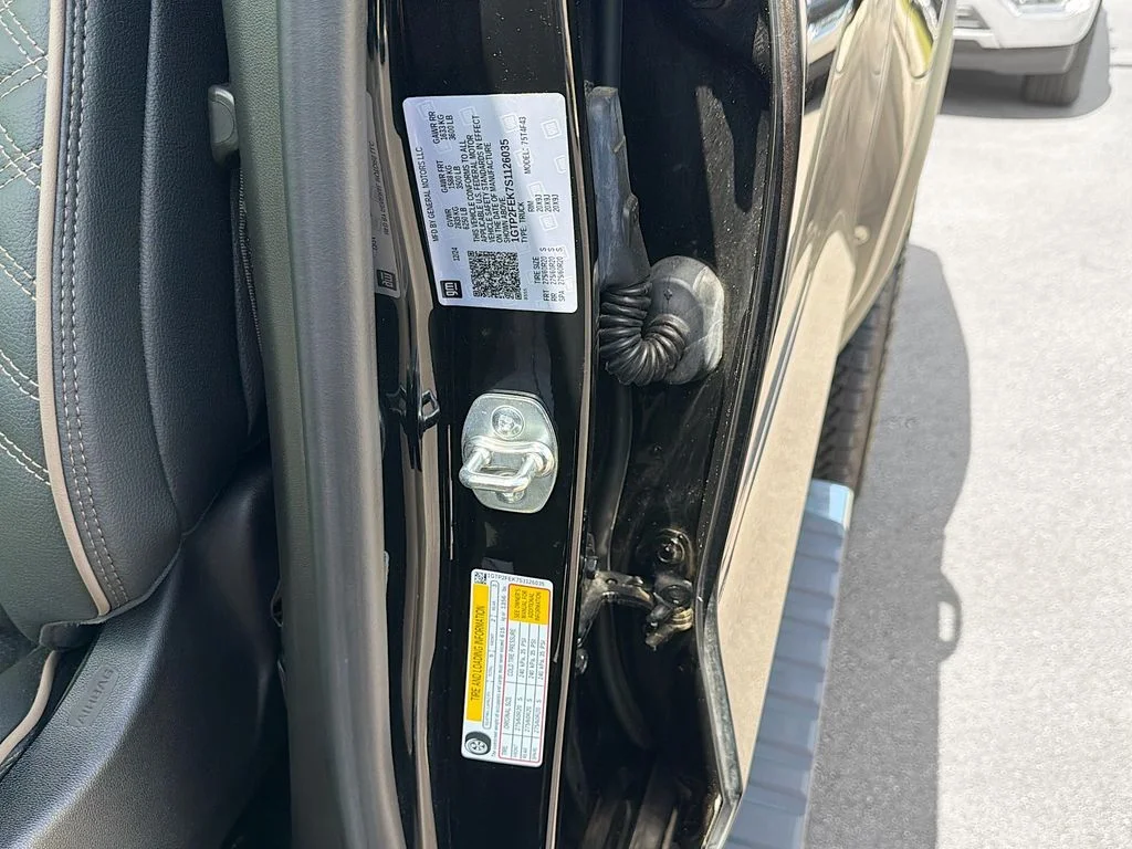 Used 2025 Onyx Black GMC Denali image 36