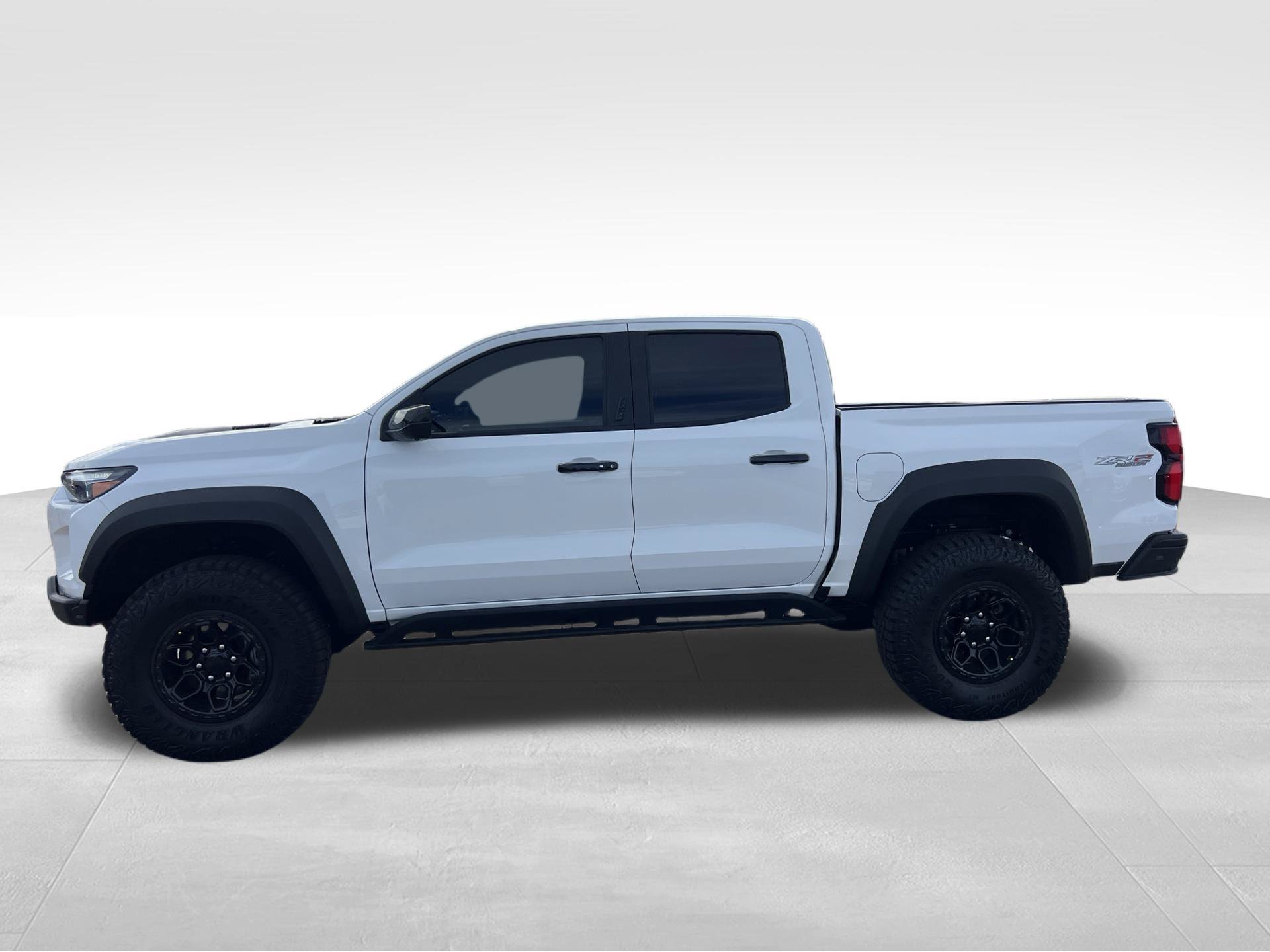 Used 2025 White Chevrolet ZR2 image 9