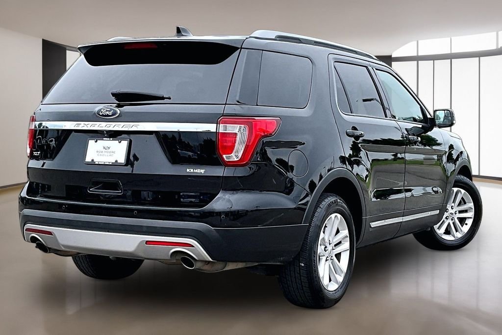 Used 2017 Black Ford XLT image 2