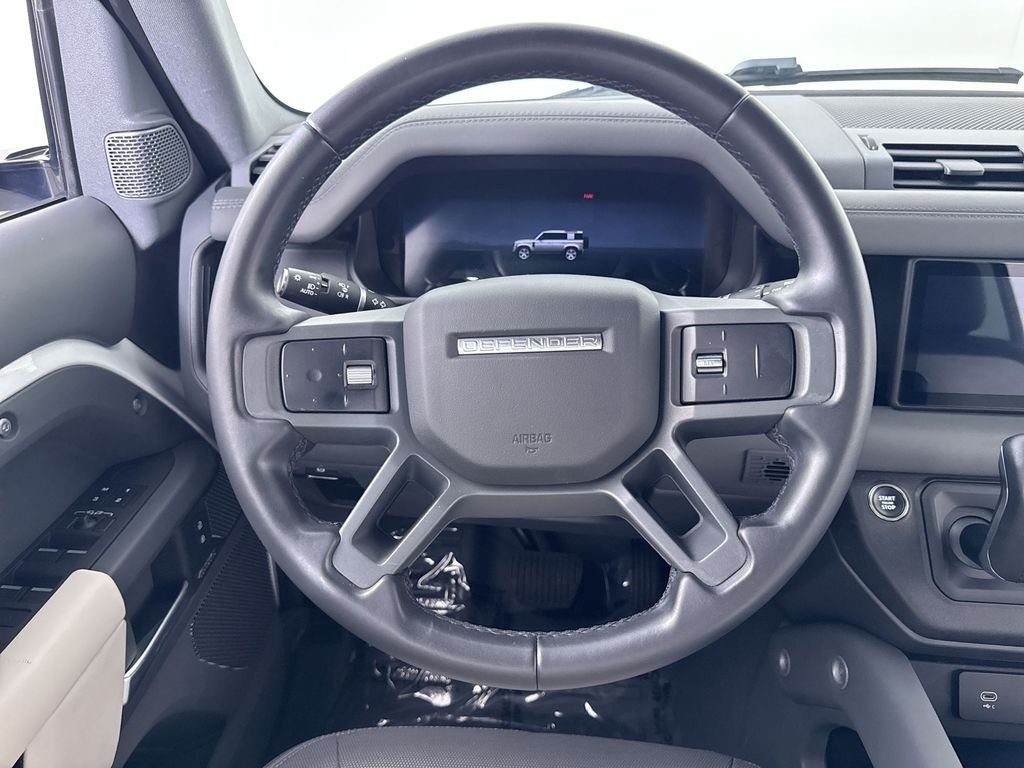Used 2023 White Land Rover X-Dynamic SE image 14