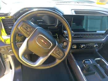 Used 2023 White GMC  image 5