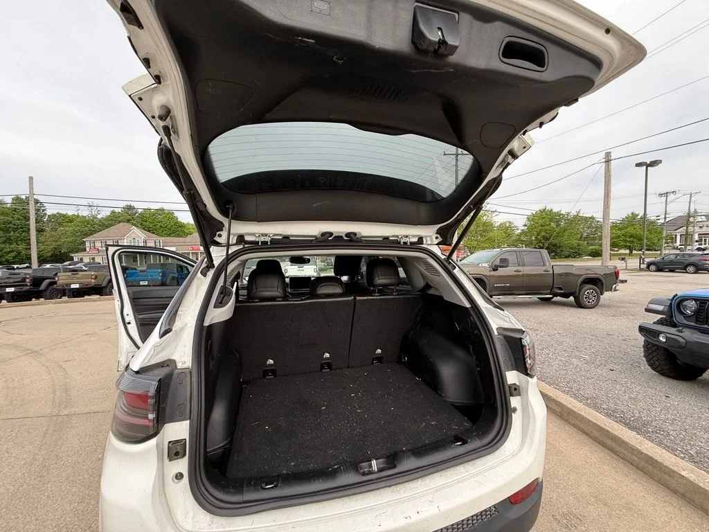 Used 2022 White Jeep Trailhawk image 26