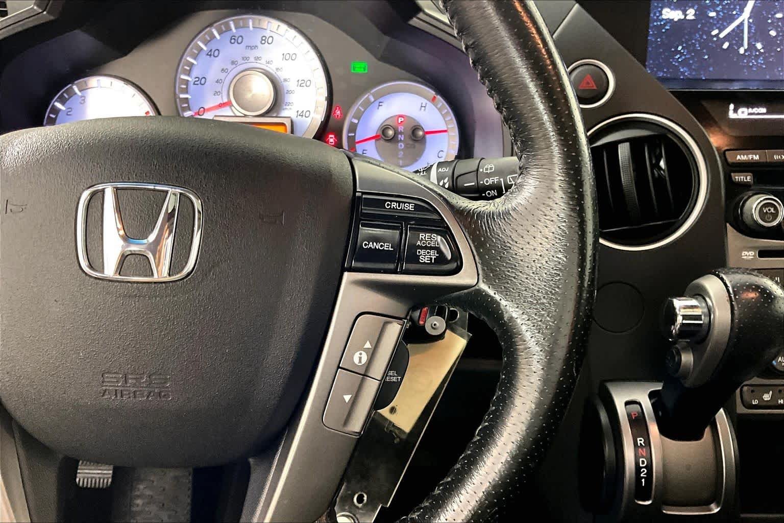Used 2015 Crystal Black Pearl Honda Touring image 23