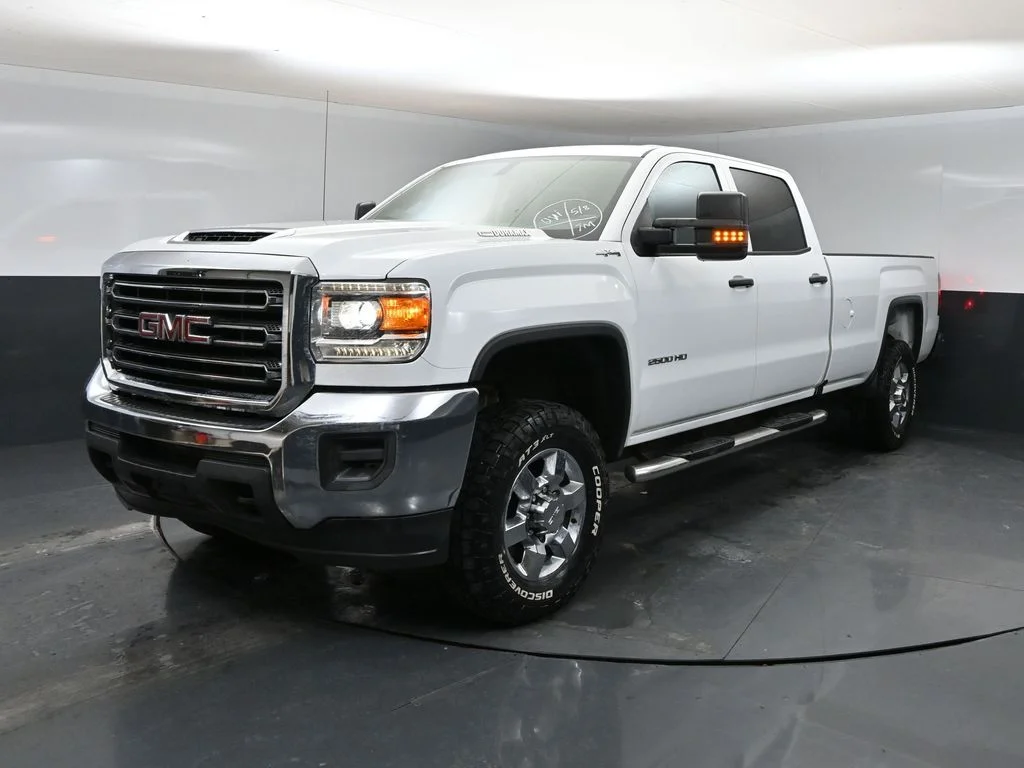 Used 2019 White GMC Base image 5