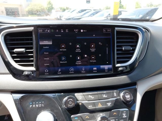 Used 2024 Silver Chrysler Touring L image 19