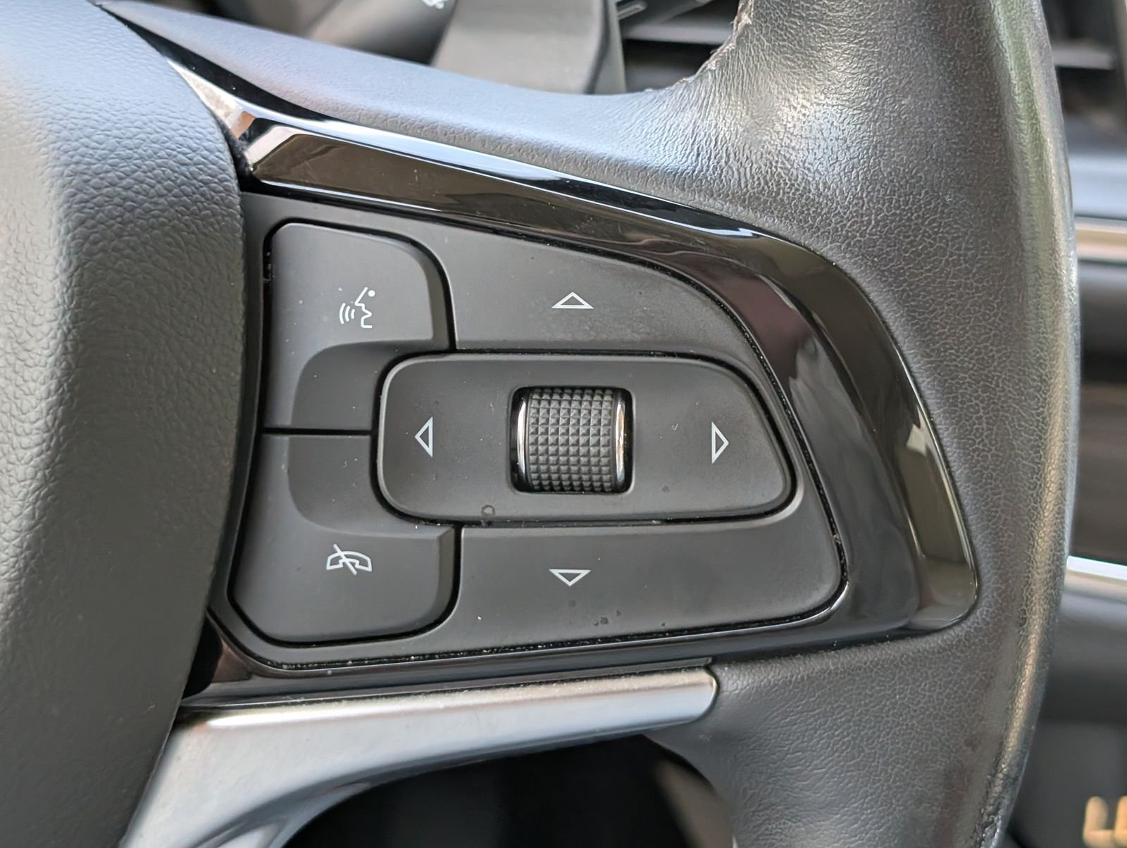 Used 2023 Cherry Red Buick Essence image 24