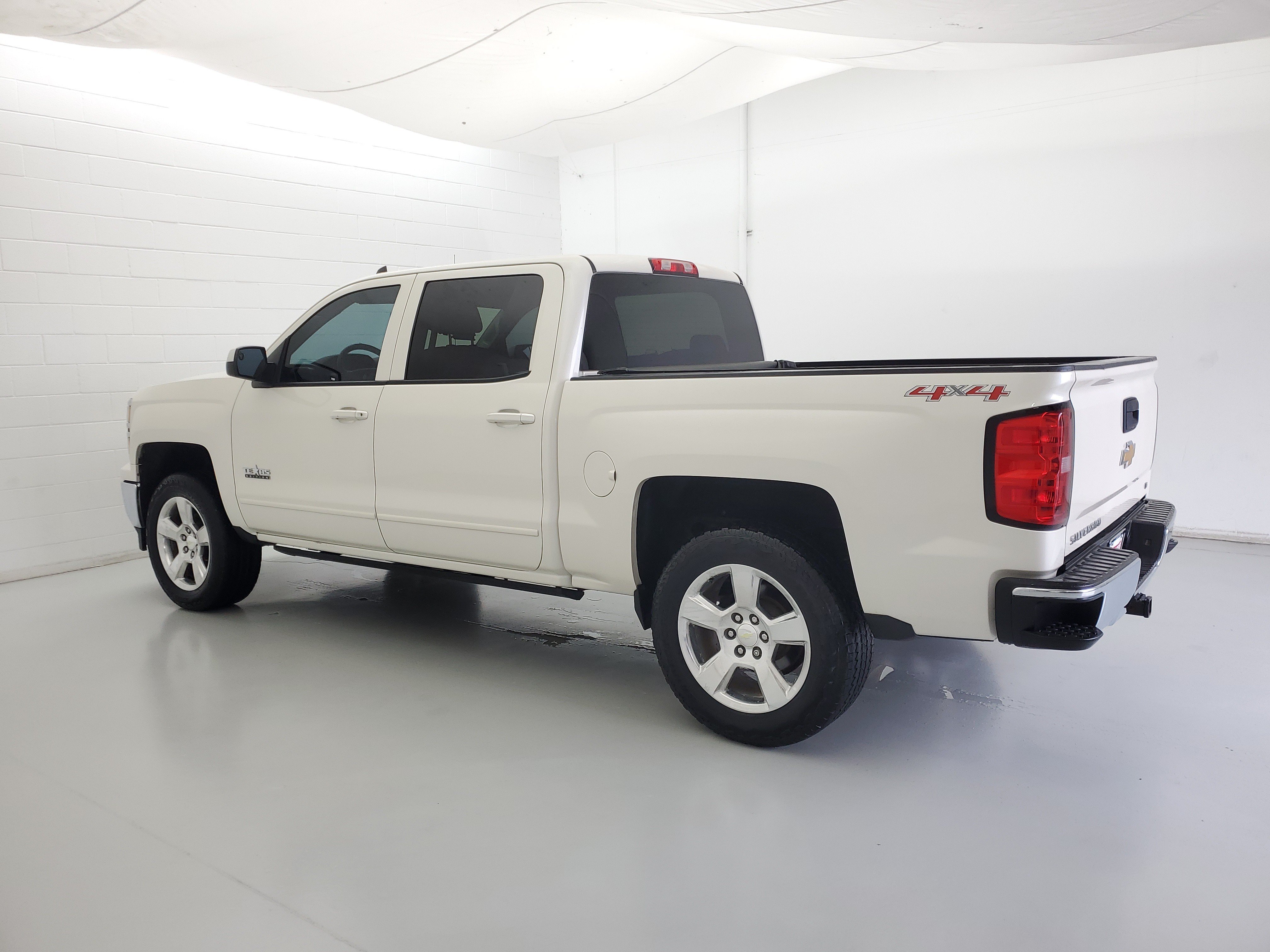 Used 2015 White Diamond Pearl Chevrolet LT image 7