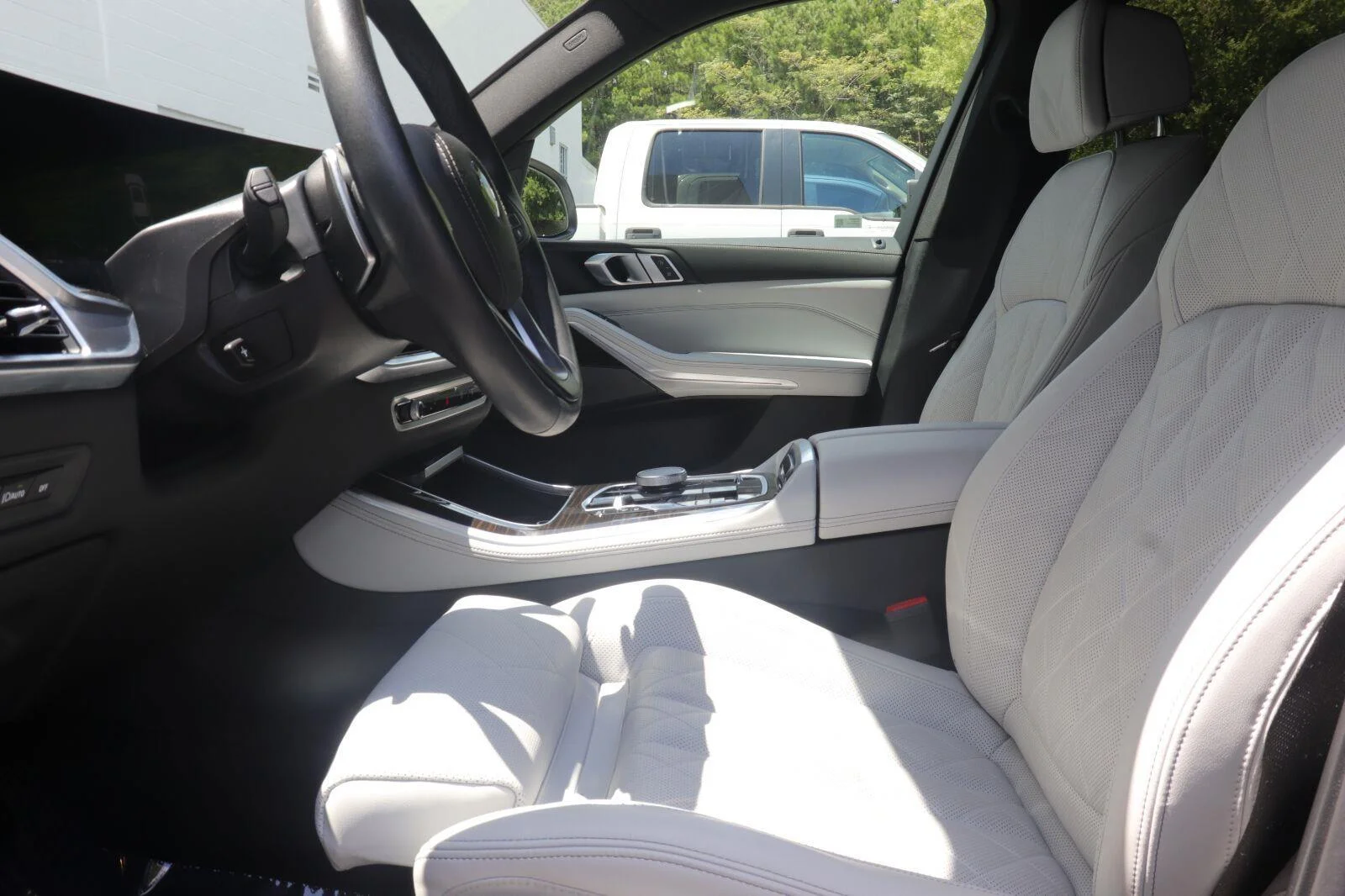 Used 2024 Alpine White BMW xDrive50e image 12
