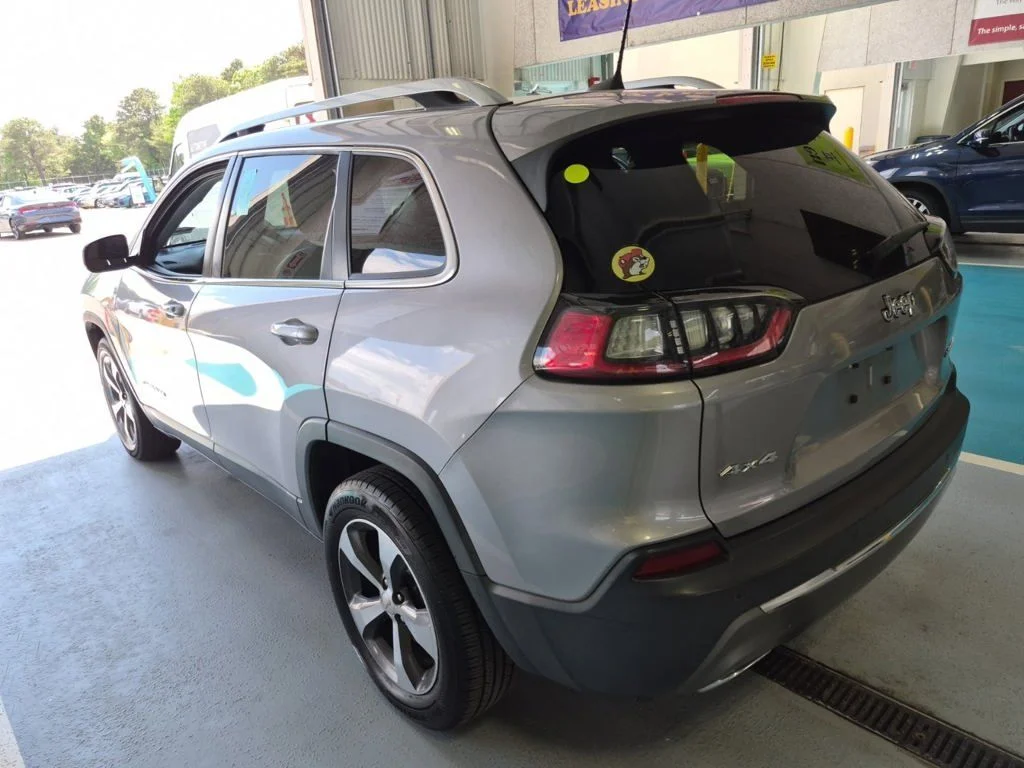 Used 2019 Silver Jeep Limited image 4