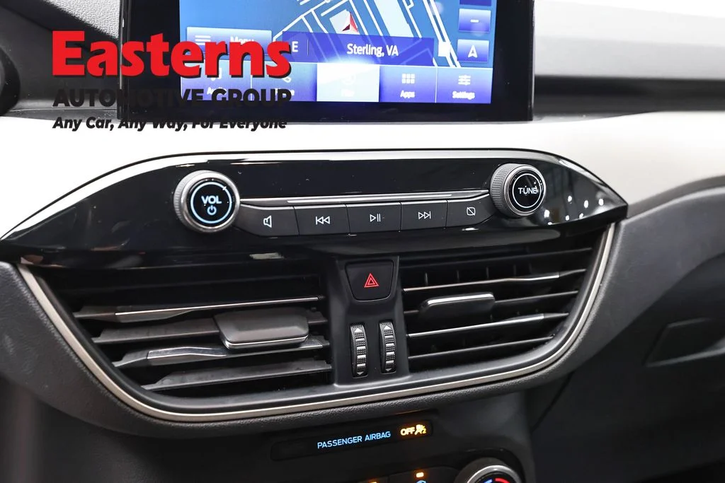 Used 2022 Silver Ford SE image 20