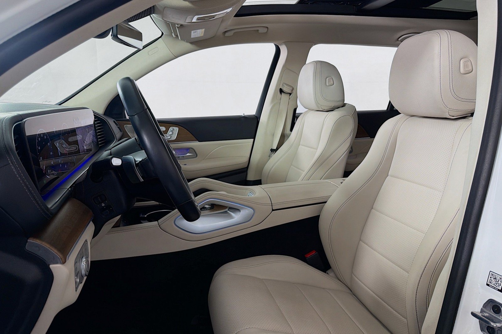Certified Used 2024 Polar White Mercedes-Benz 450 image 19