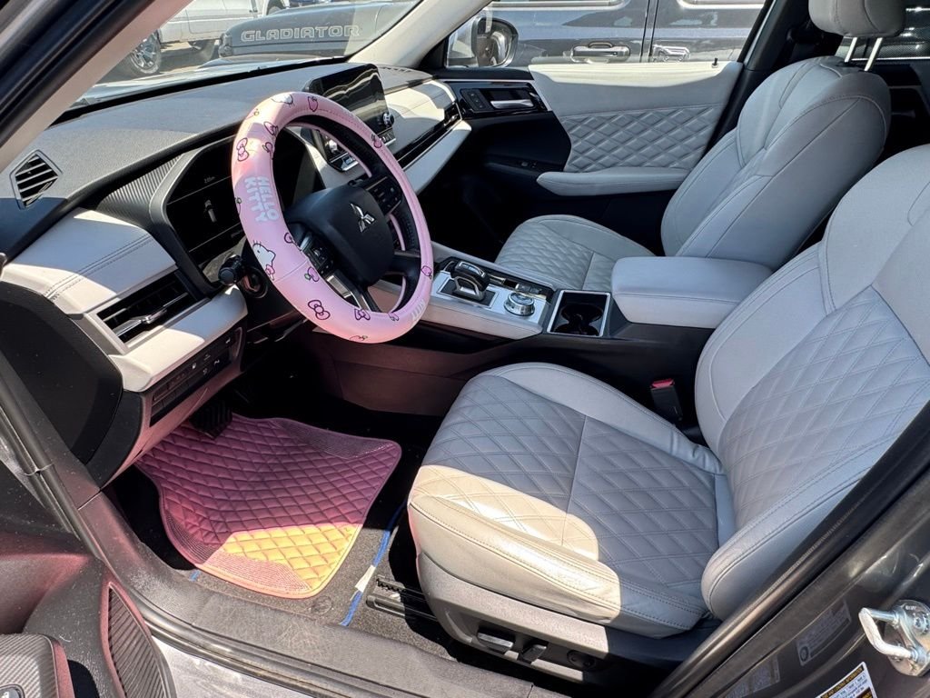 Used 2023 Silver Mitsubishi SEL image 8
