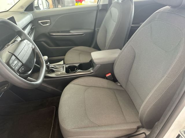 Used 2025 White Kia LXS image 15
