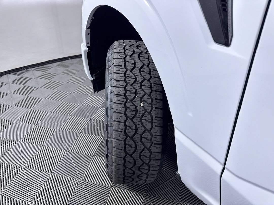 New 2026 Oxford White Ford XLT image 29