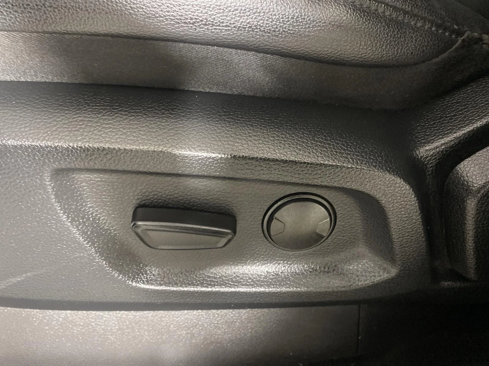 Used 2019 Magnetic Ford LARIAT image 21
