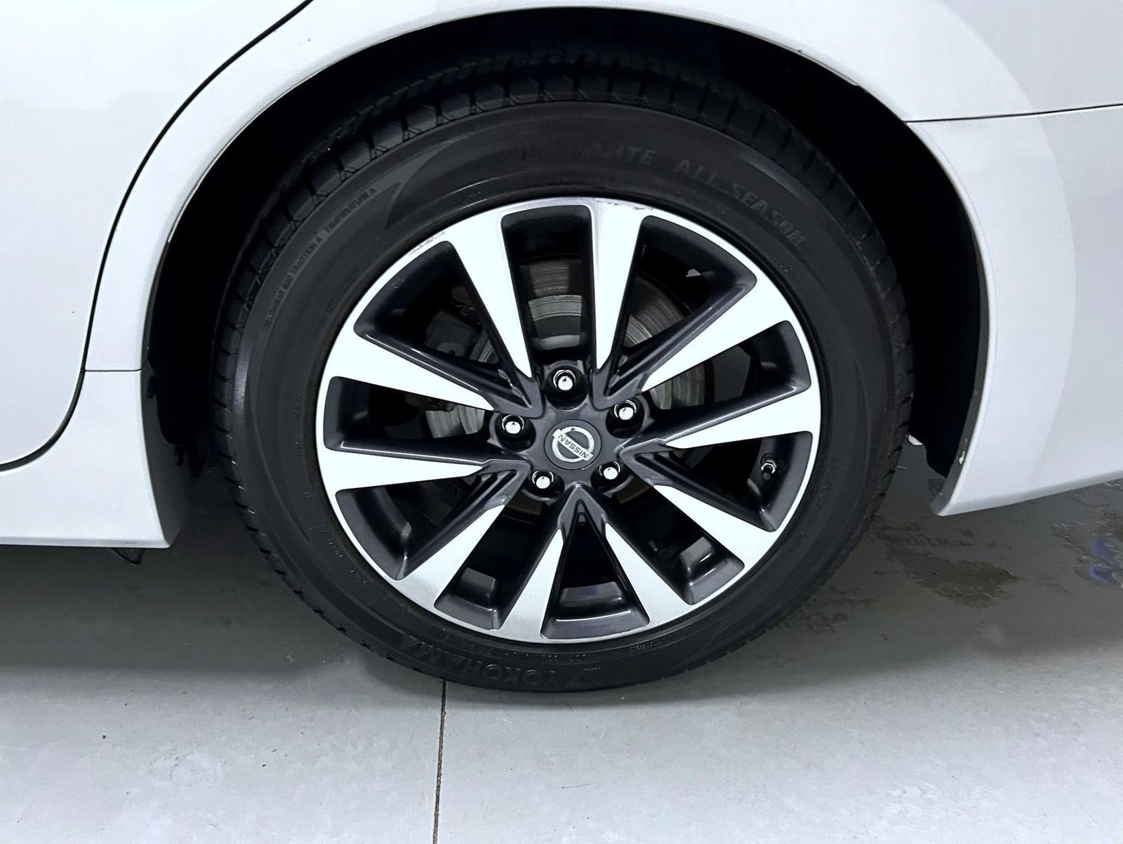 Used 2017 Silver Nissan 2.5 SV image 22