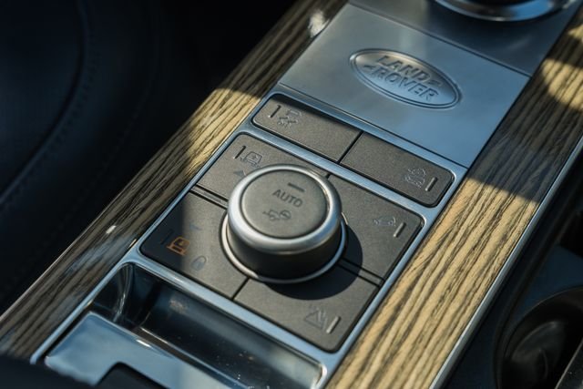 Used 2018 Byron Blue Metallic Land Rover 5.0L V8 Supercharged Autobiography image 30