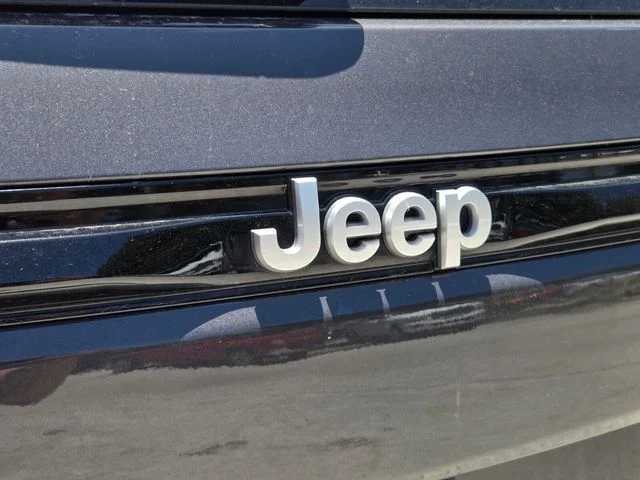 Certified Used 2025 Gray Jeep Summit image 11