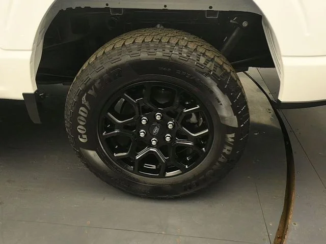 New 2026 Oxford White Ford XLT image 9