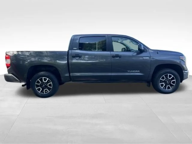 Used 2018 Gray Toyota SR5 image 6
