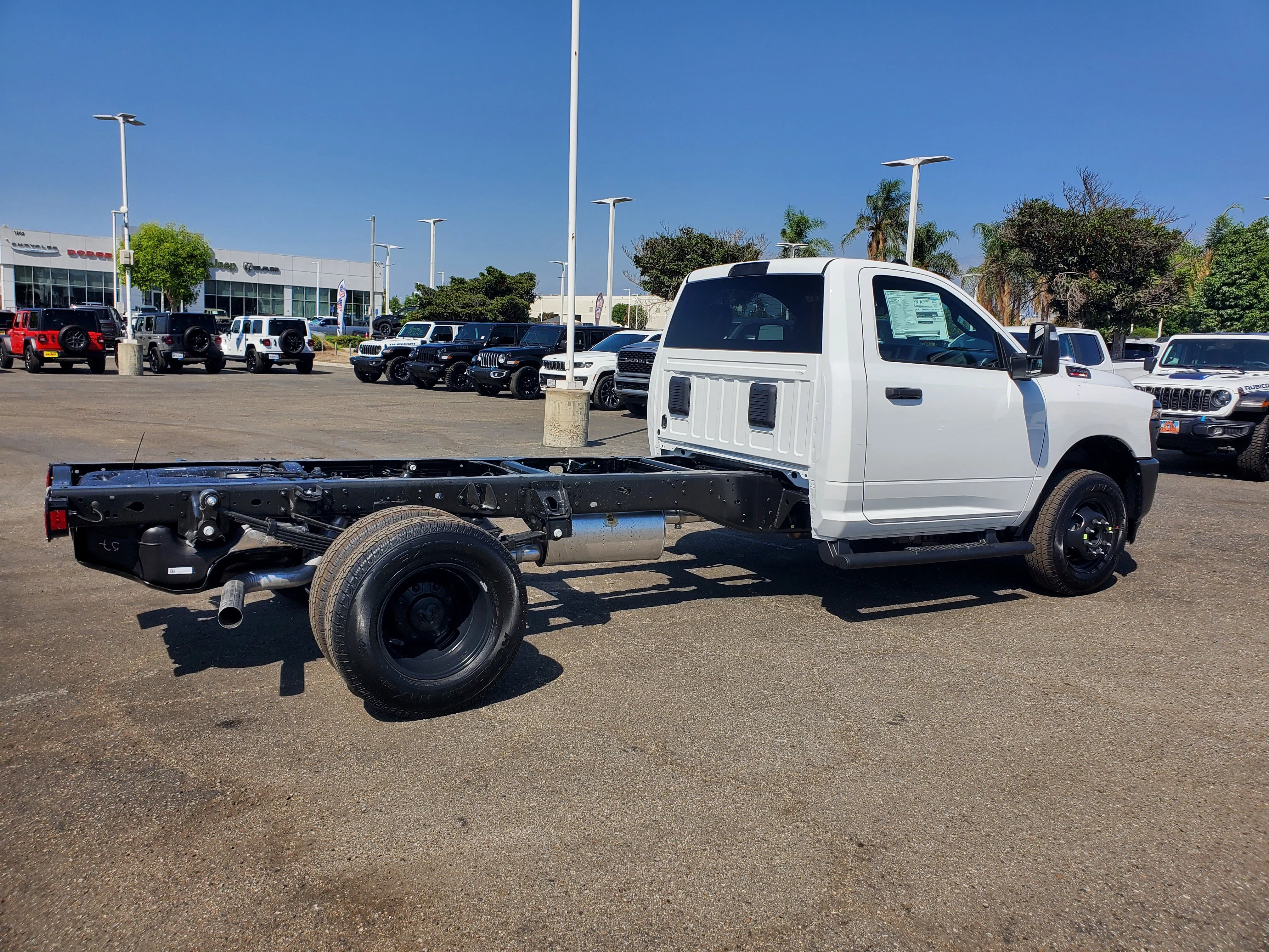New 2026 Bright White Clear-Coat Exterior Paint RAM Tradesman image 3