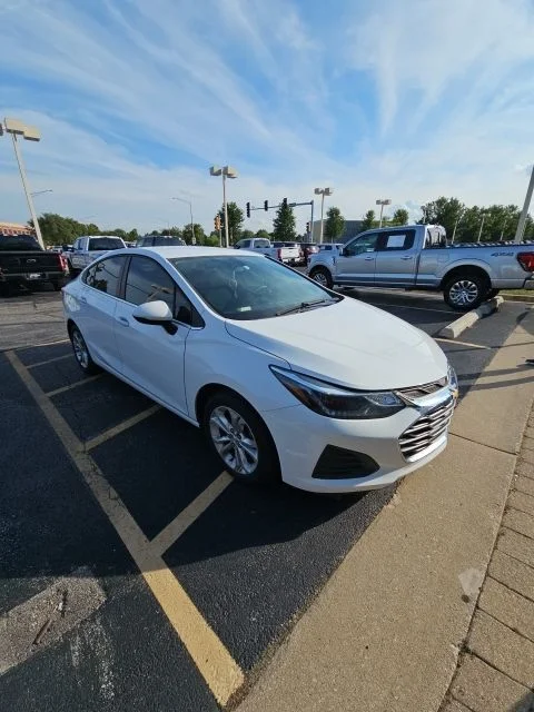 Used 2019 Summit White Chevrolet LT image 1