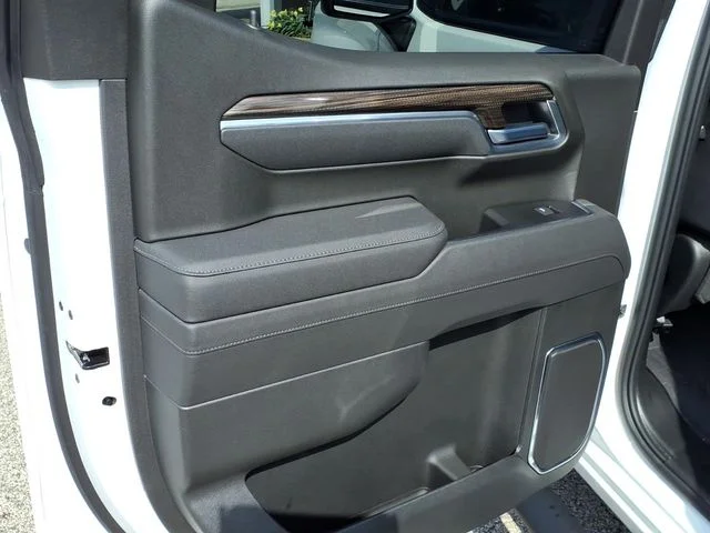 Used 2025 White Chevrolet RST image 17