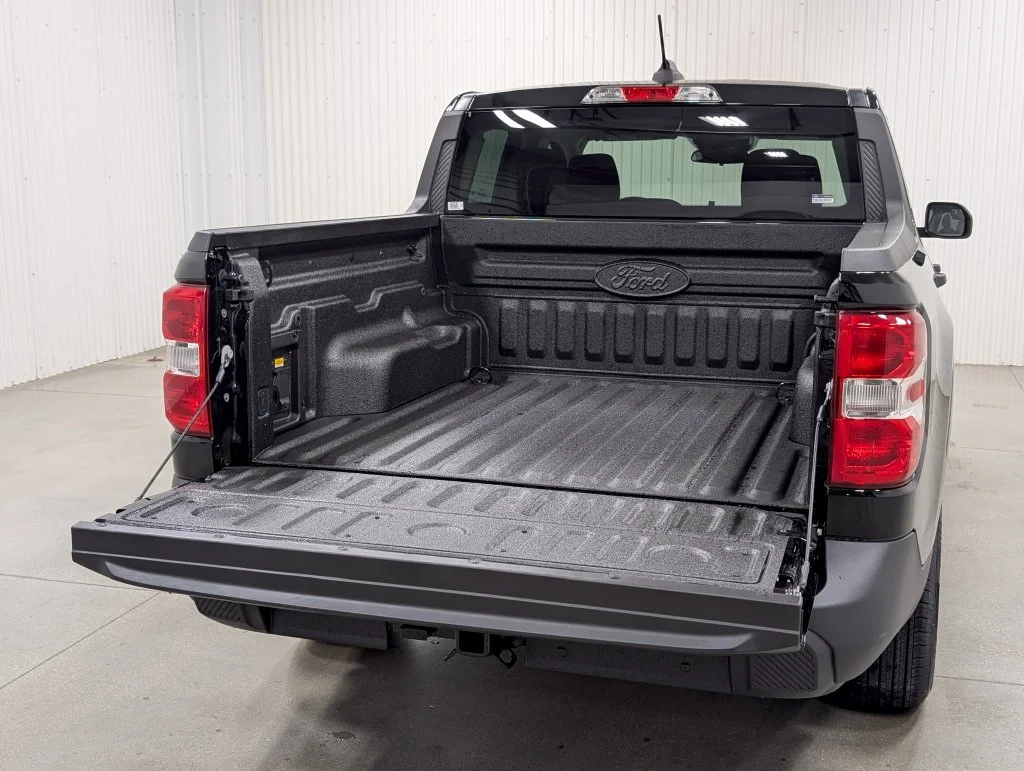 New 2026 Shadow Black Ford XLT image 7