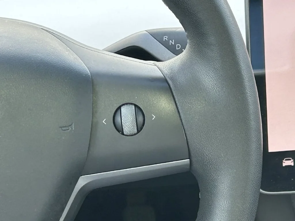 Used 2023  Tesla Base image 18