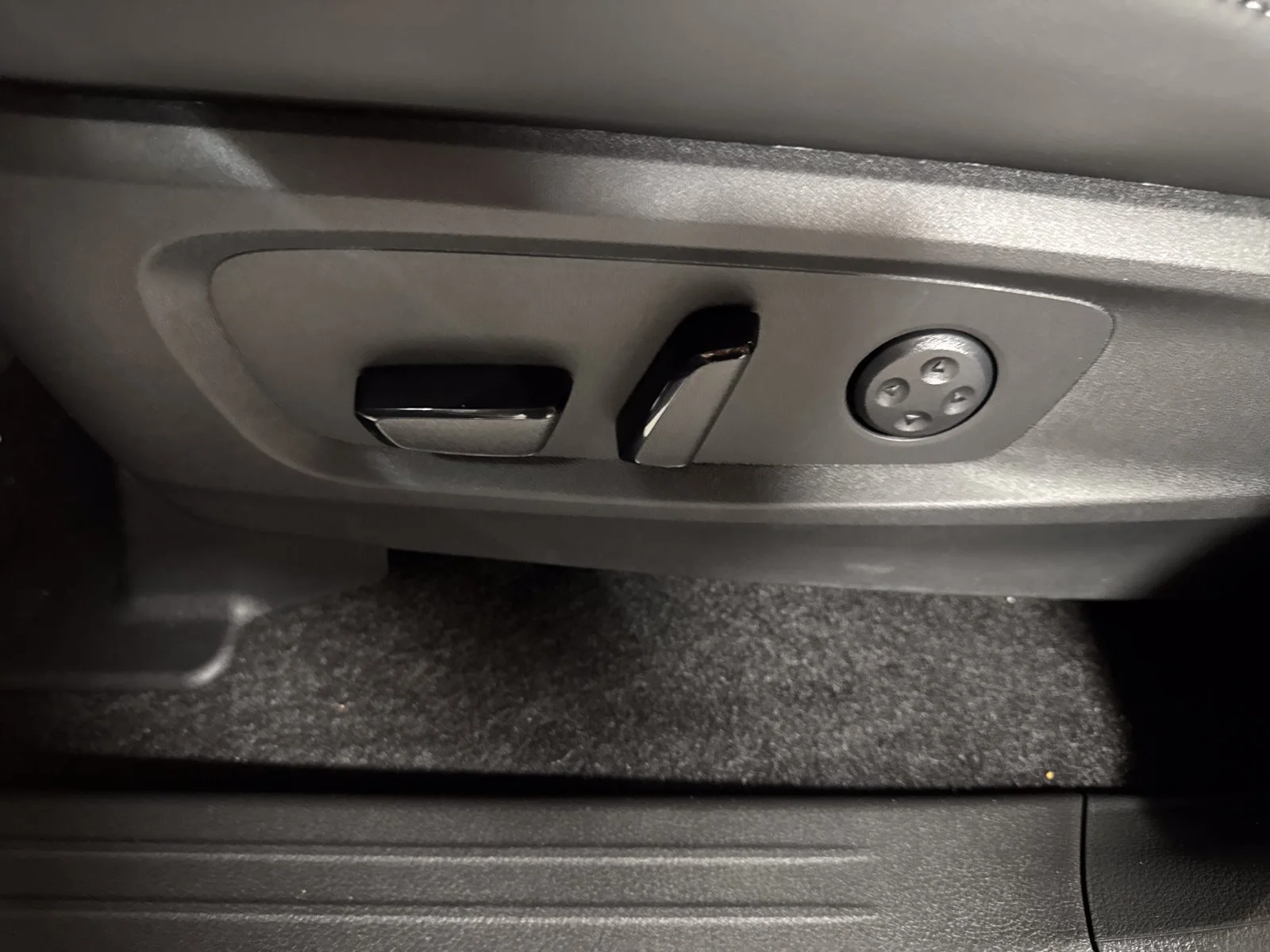 Used 2027 Gray INFINITI LUXE image 11