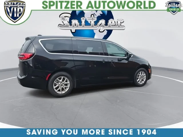 Used 2025 Black Chrysler Select image 9