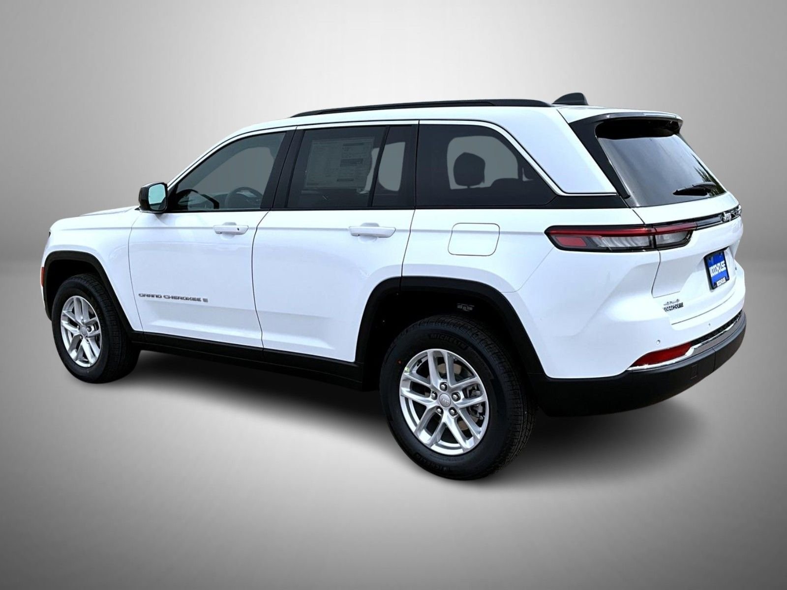 New 2026 Bright White Clear-Coat Exterior Paint Jeep Laredo X image 7