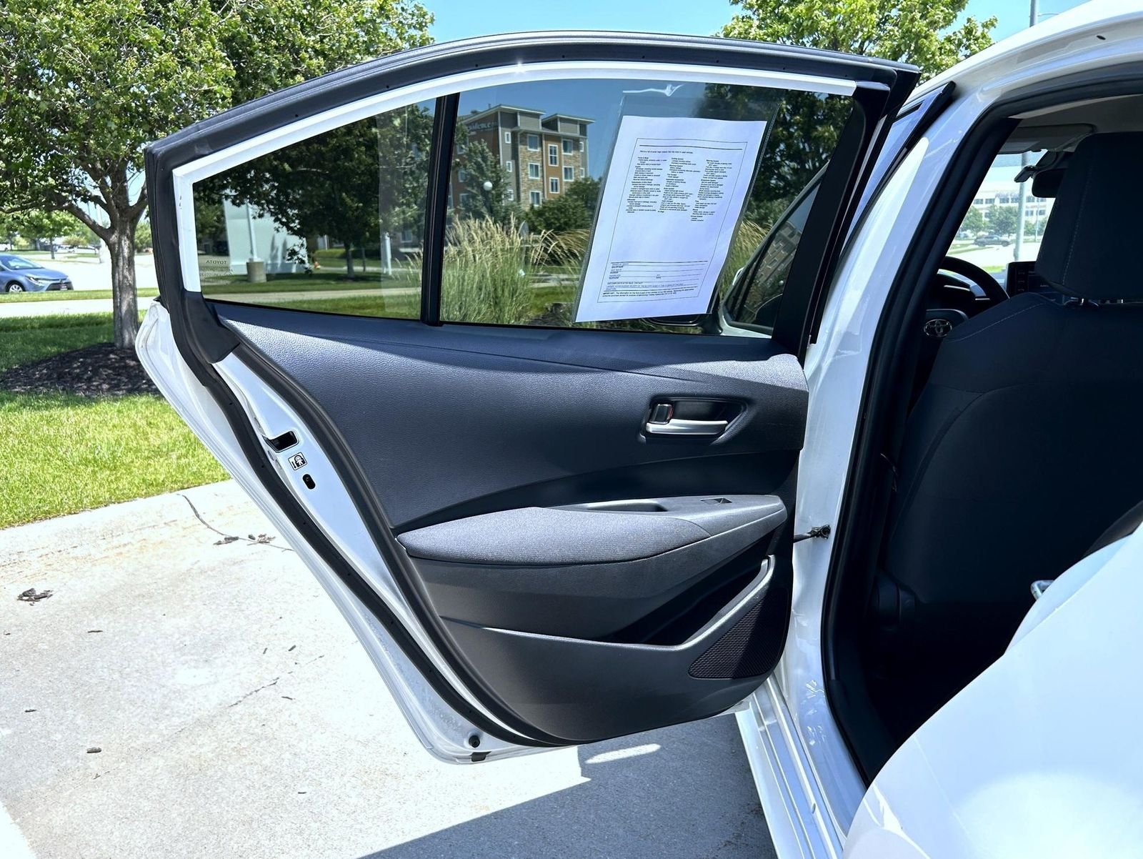 Used 2020 White Toyota LE image 20