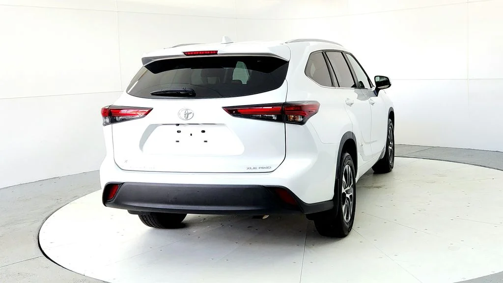 Certified Used 2024 Beige Toyota XLE image 5
