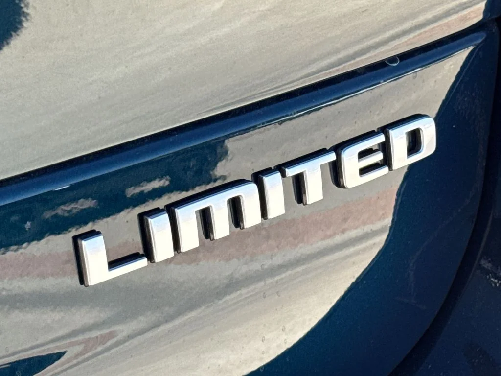 New 2026 Fathom Blue Pearl-Coat Exterior Paint Jeep Limited image 10