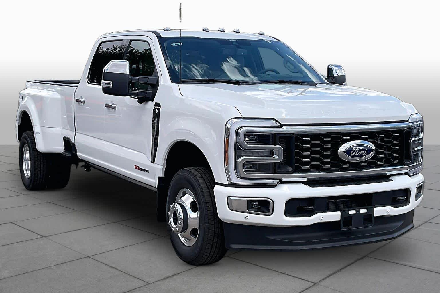 New 2026 Star White Metallic Tri-Coat Ford F-350® Platinum® image 2