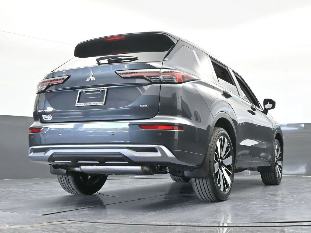 New 2026 Gray Mitsubishi SEL image 70