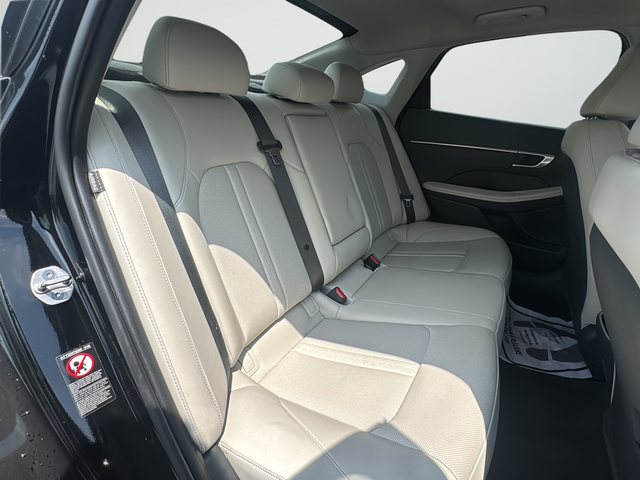 Used 2023 Black Hyundai Limited image 25