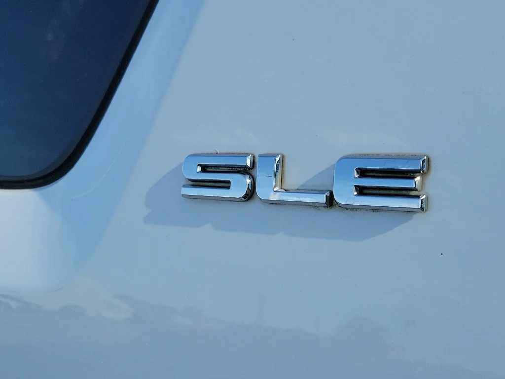 Used 2017 White GMC SLE-1 image 6