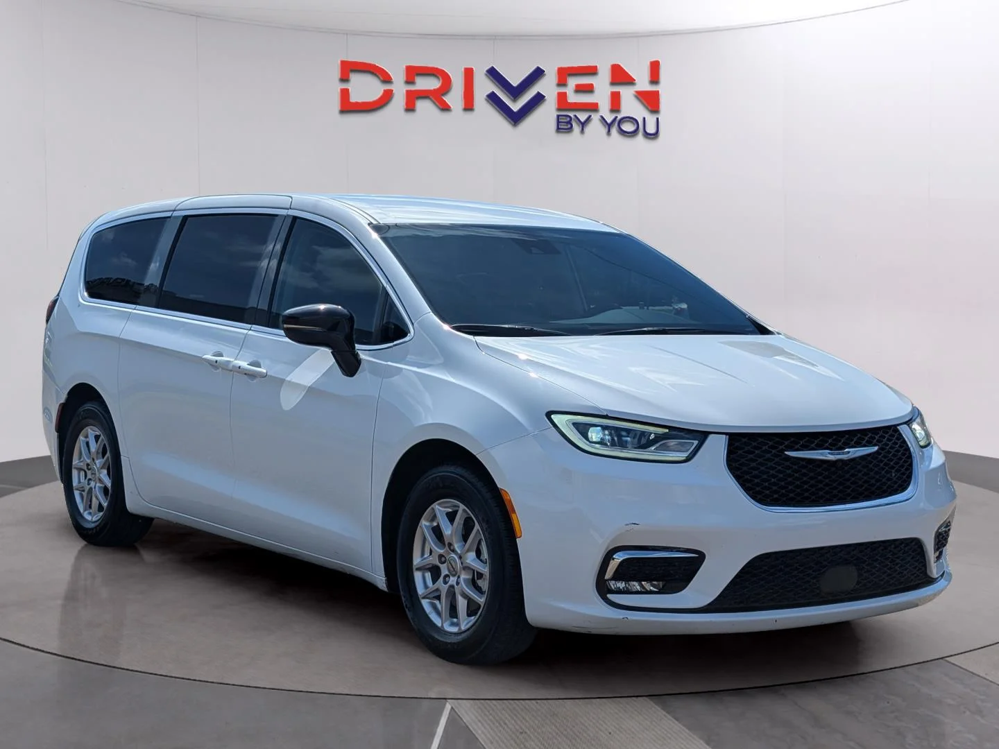 Used 2024 Bright White Clearcoat Chrysler Touring L image 7