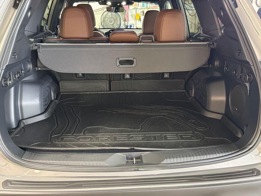 Used 2026 Beige Subaru Touring image 28