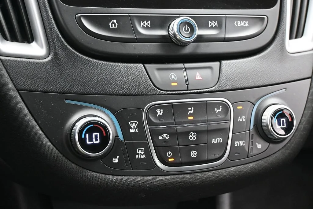 Used 2024 Lakeshore Blue Metallic Chevrolet LT image 19