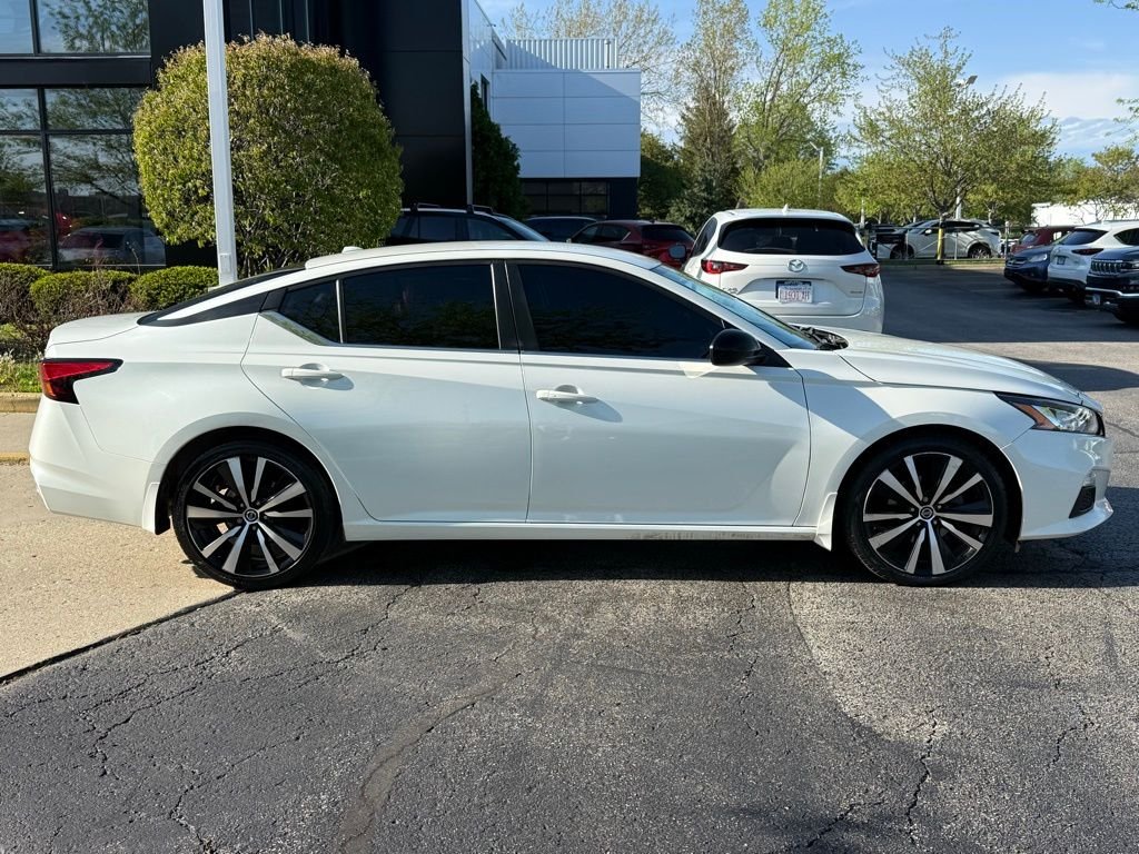 Used 2019 White Nissan 2.5 SR image 7