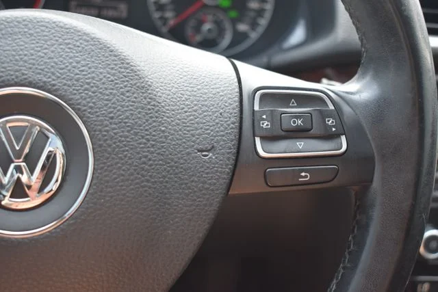 Used 2013 White Volkswagen TDI SEL Premium image 22