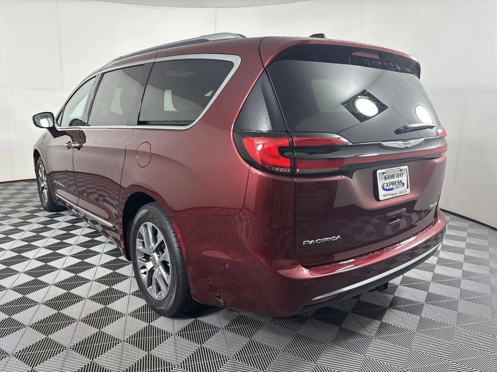 Used 2023 Velvet Red Pearlcoat Chrysler Hybrid Pinnacle image 25