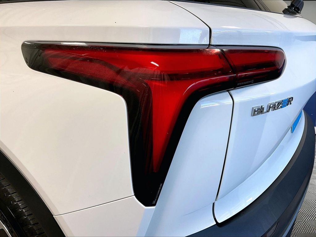 Used 2024 White Chevrolet LT image 35
