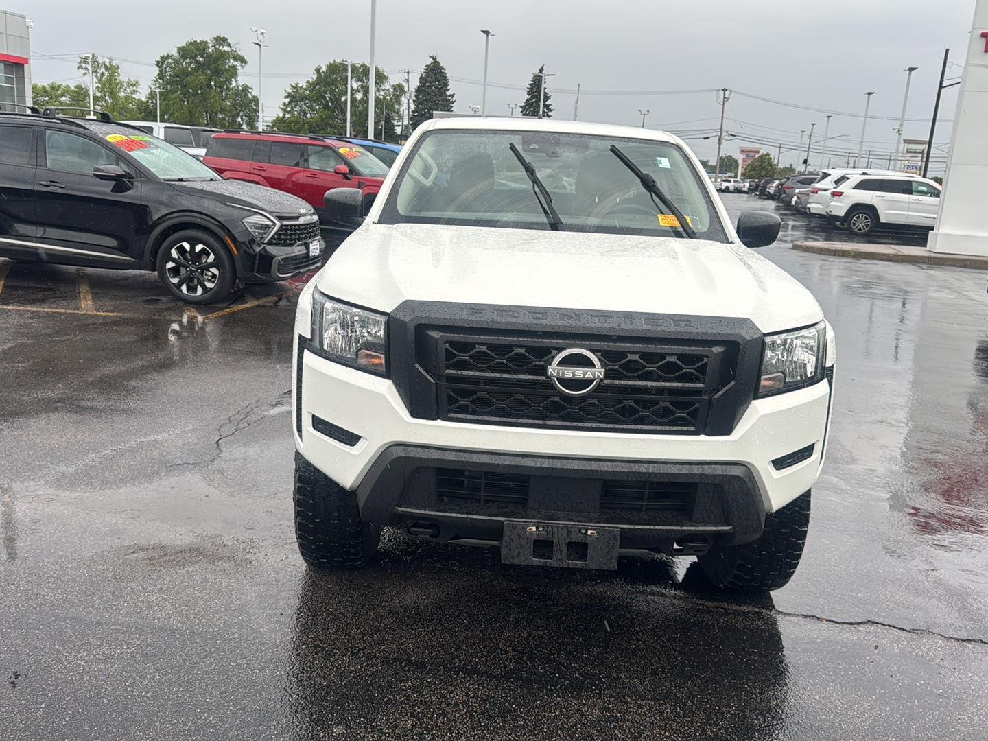 Used 2022 Glacier White Nissan S image 2
