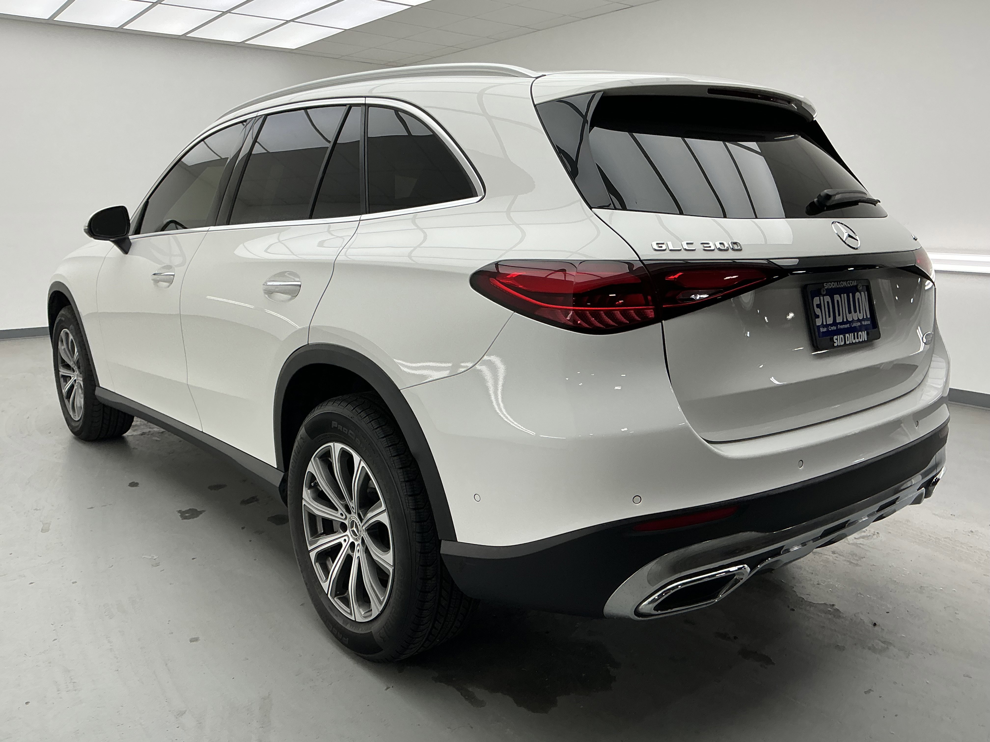 Used 2024 White Mercedes-Benz GLC 300 image 6