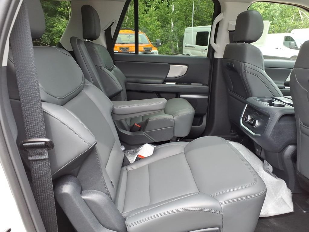 New 2026 Star White Metallic Tri-Coat Ford MAX Active image 12