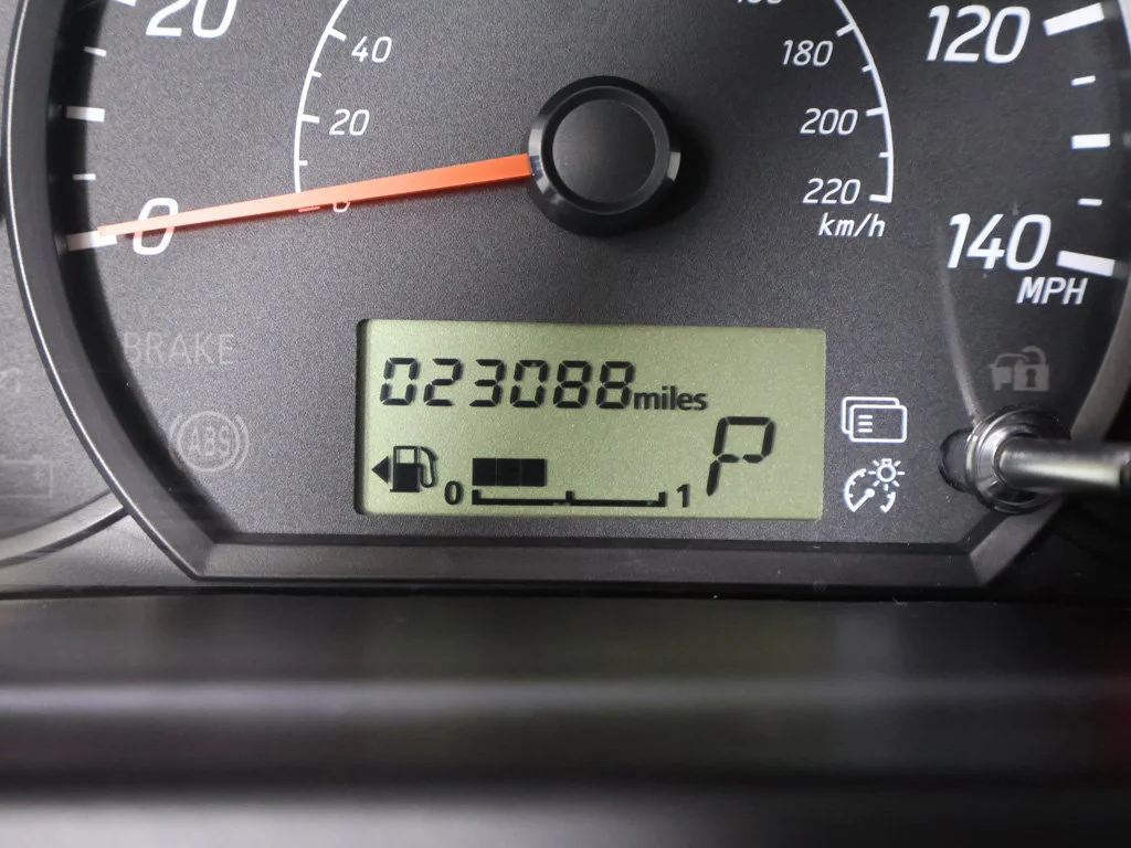 Used 2024 Black Mitsubishi ES image 33